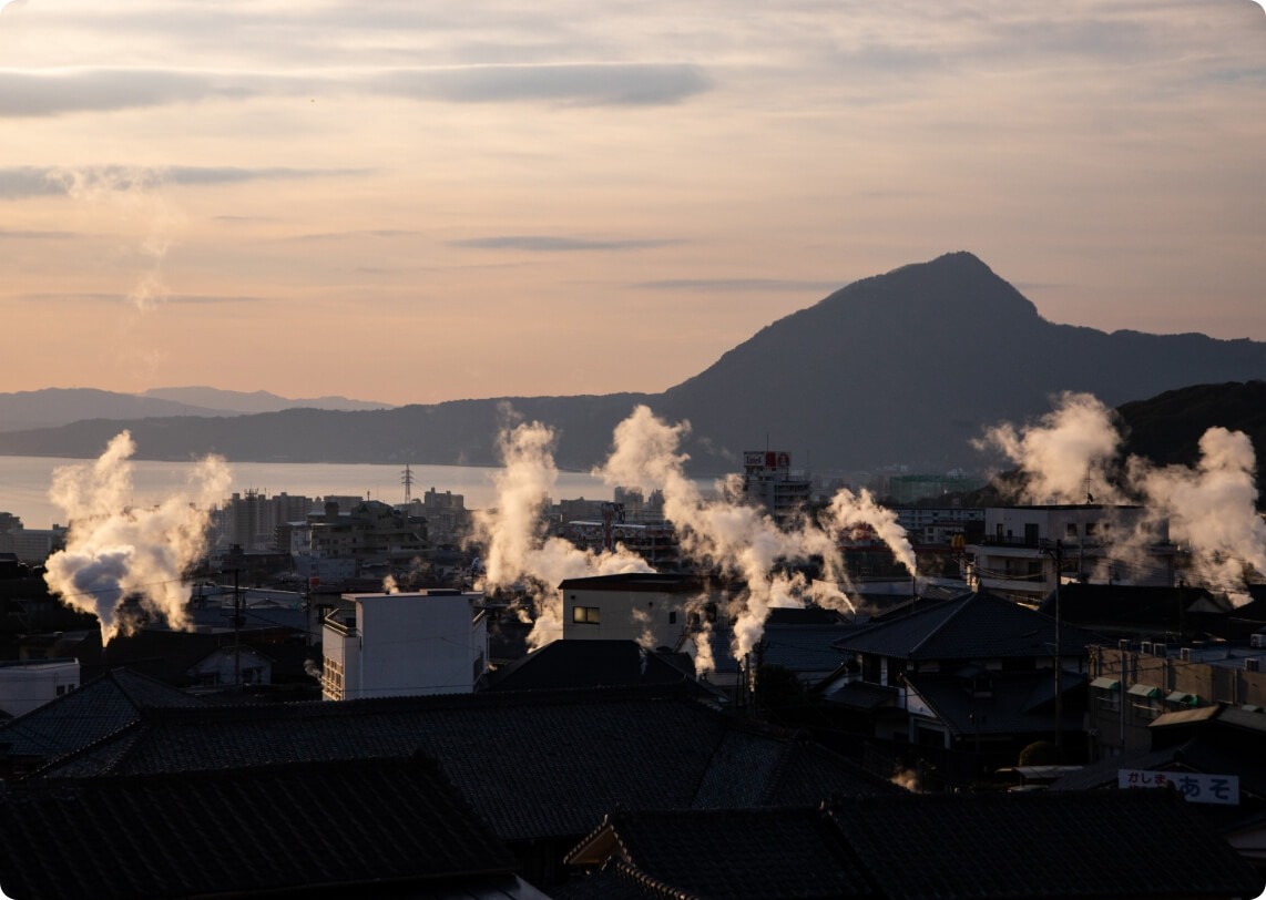 旅館 喜楽がある別府市鉄輪の景観写真「湯けむり越しに別府湾を望む」