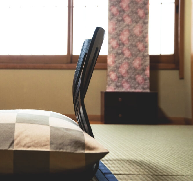 懐郷ノ宿 喜楽の懐かしさを感じるスペースイメージ「お部屋の椅子」