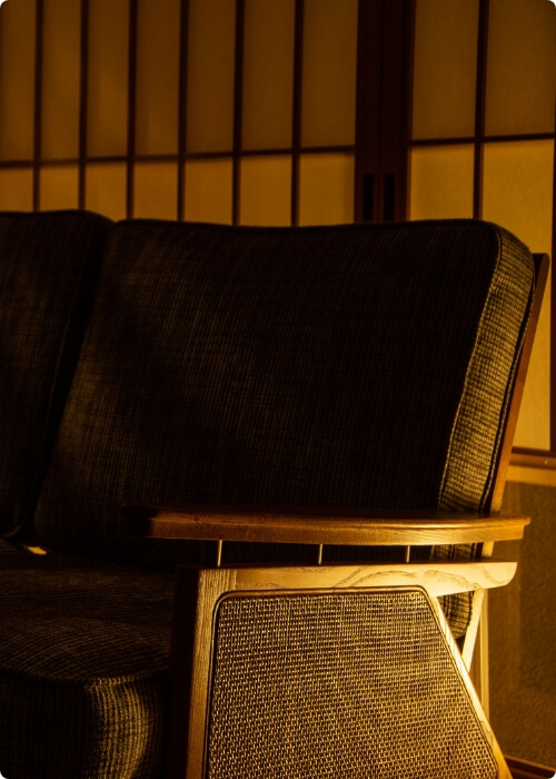 懐郷ノ宿 喜楽の内観「雰囲気のあるソファー」